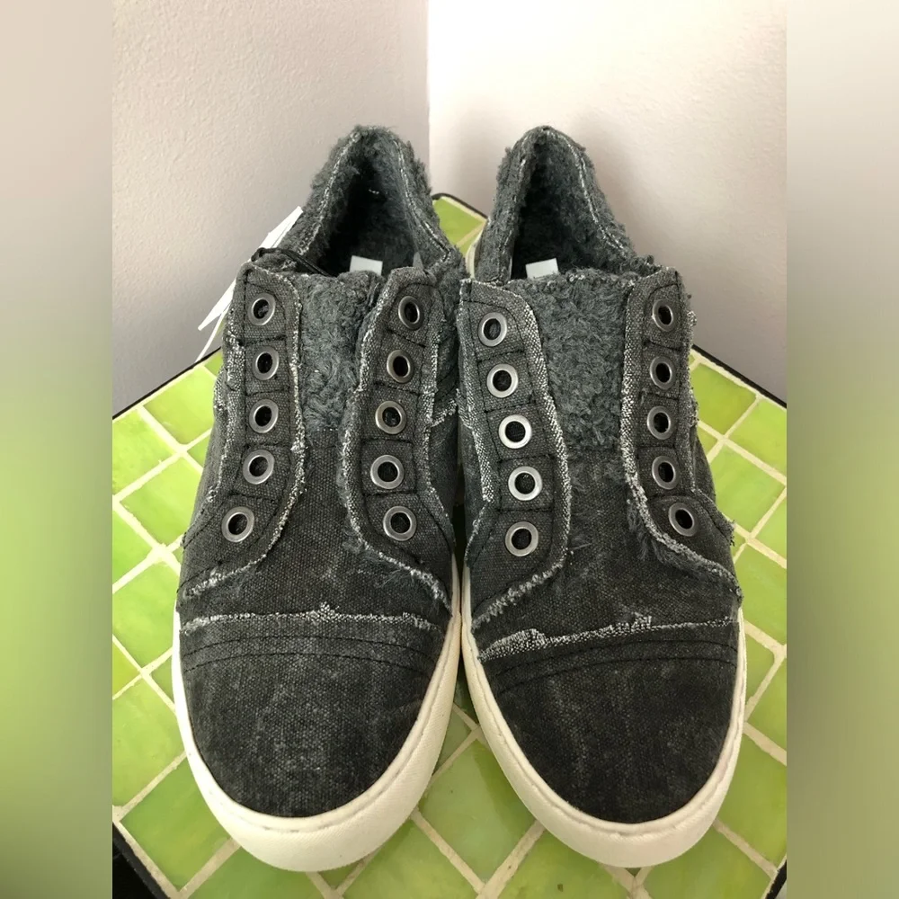 NWT Myra bag sneakers size 8 - Picture 1 of 11